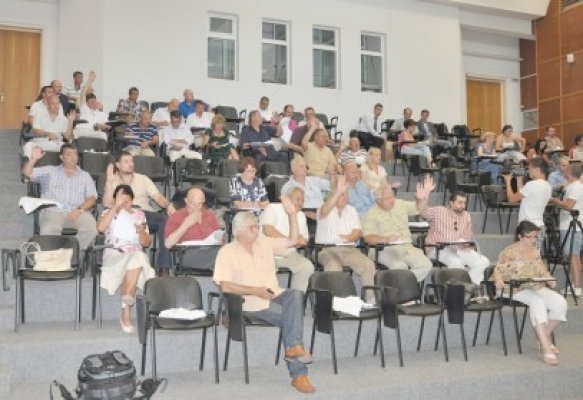 Nicuşor Constantinescu bagă consilierii în şedinţă: Se doreşte amplasarea punctelor de prim ajutor pe plaje